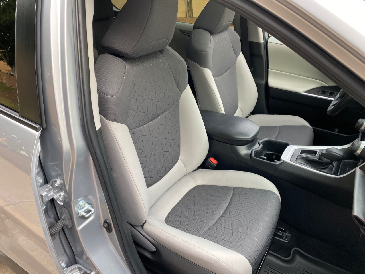 Toyota RAV4 XLE FWD (Natl) 2024