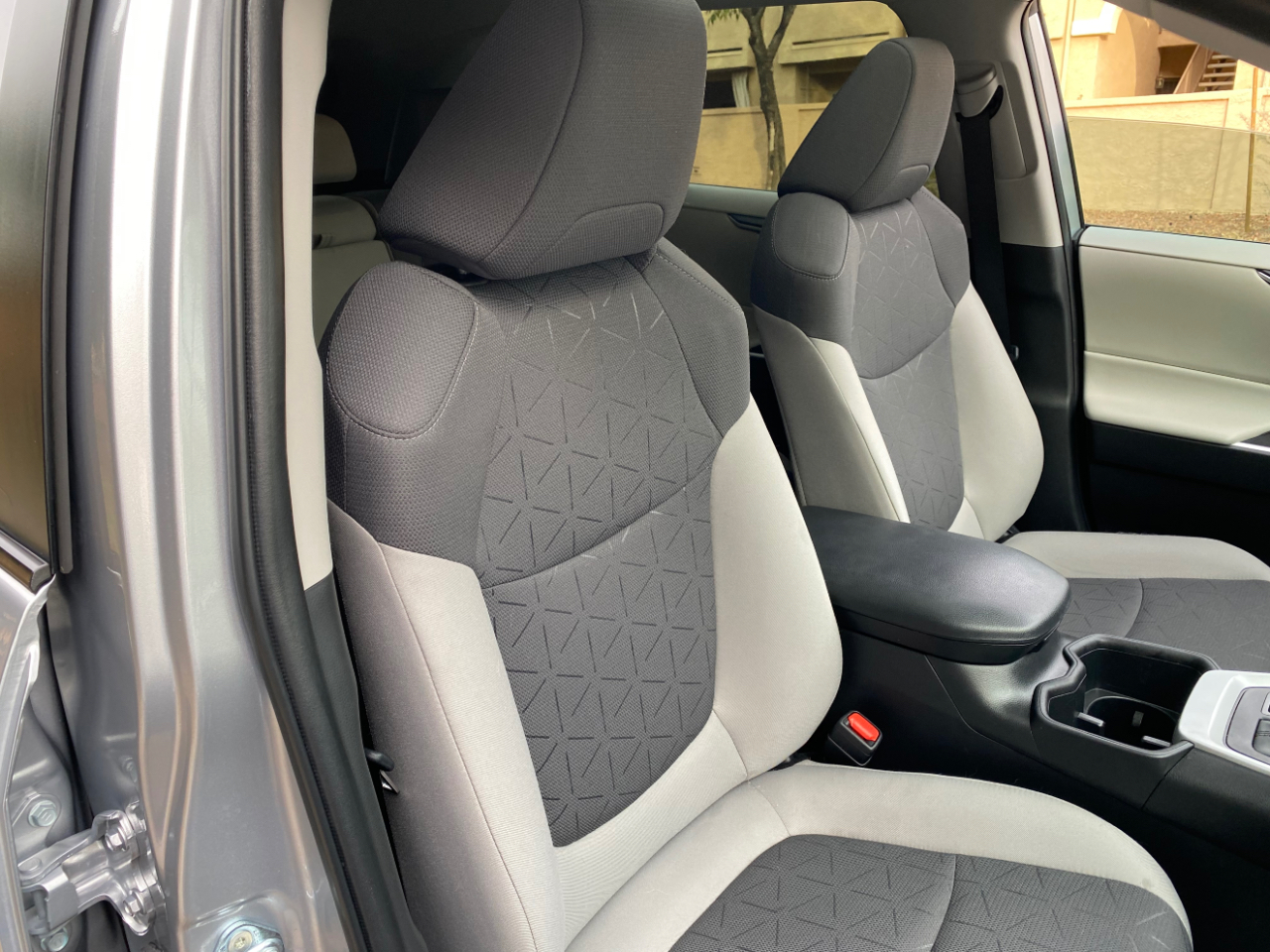 Toyota RAV4 XLE FWD (Natl) 2024