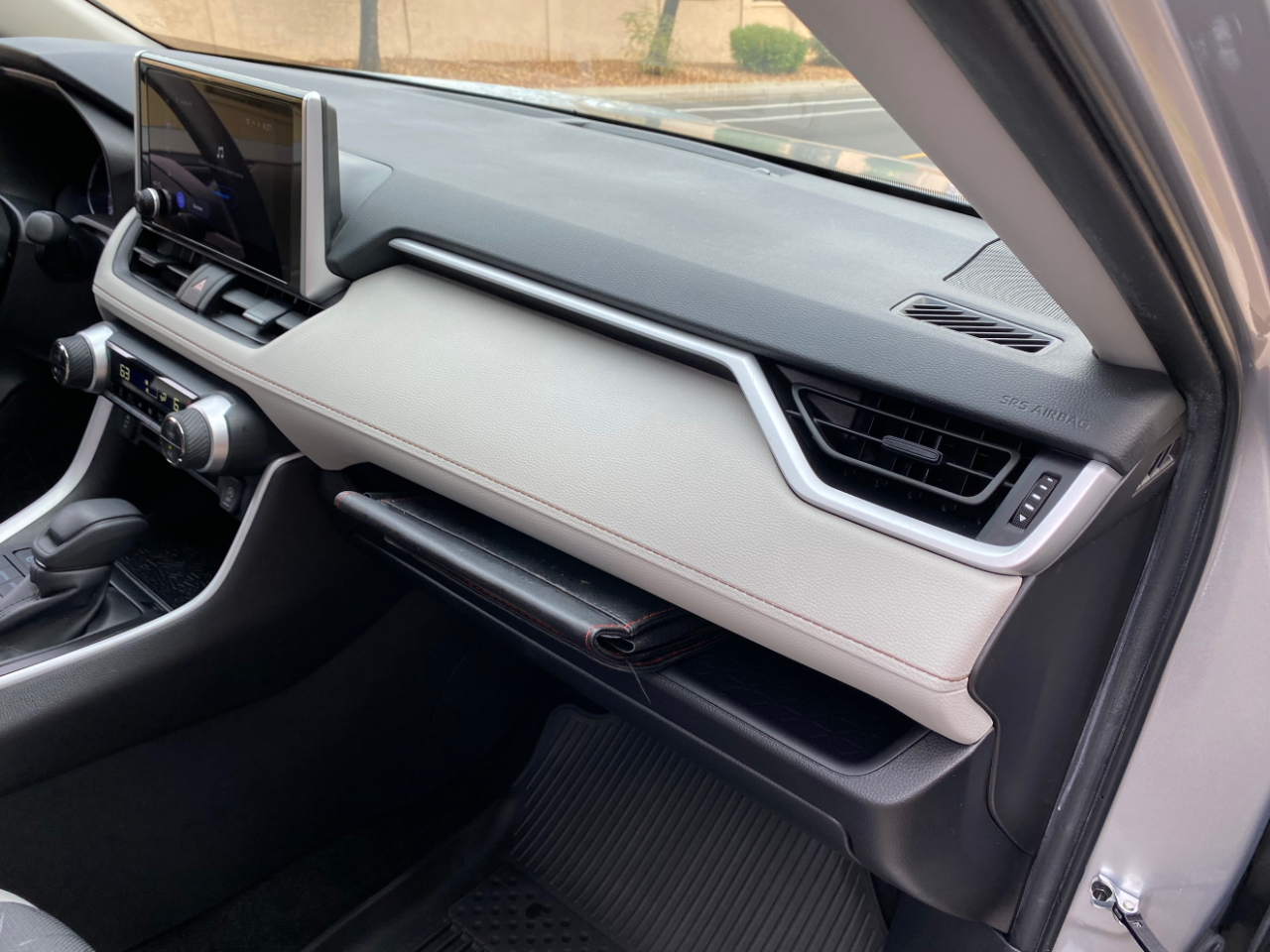 Toyota RAV4 XLE FWD (Natl) 2024