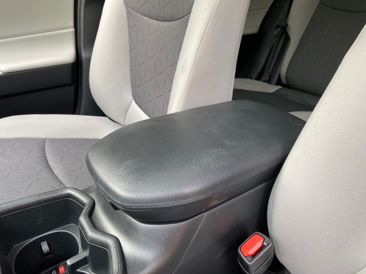 Toyota RAV4 XLE FWD (Natl) 2024