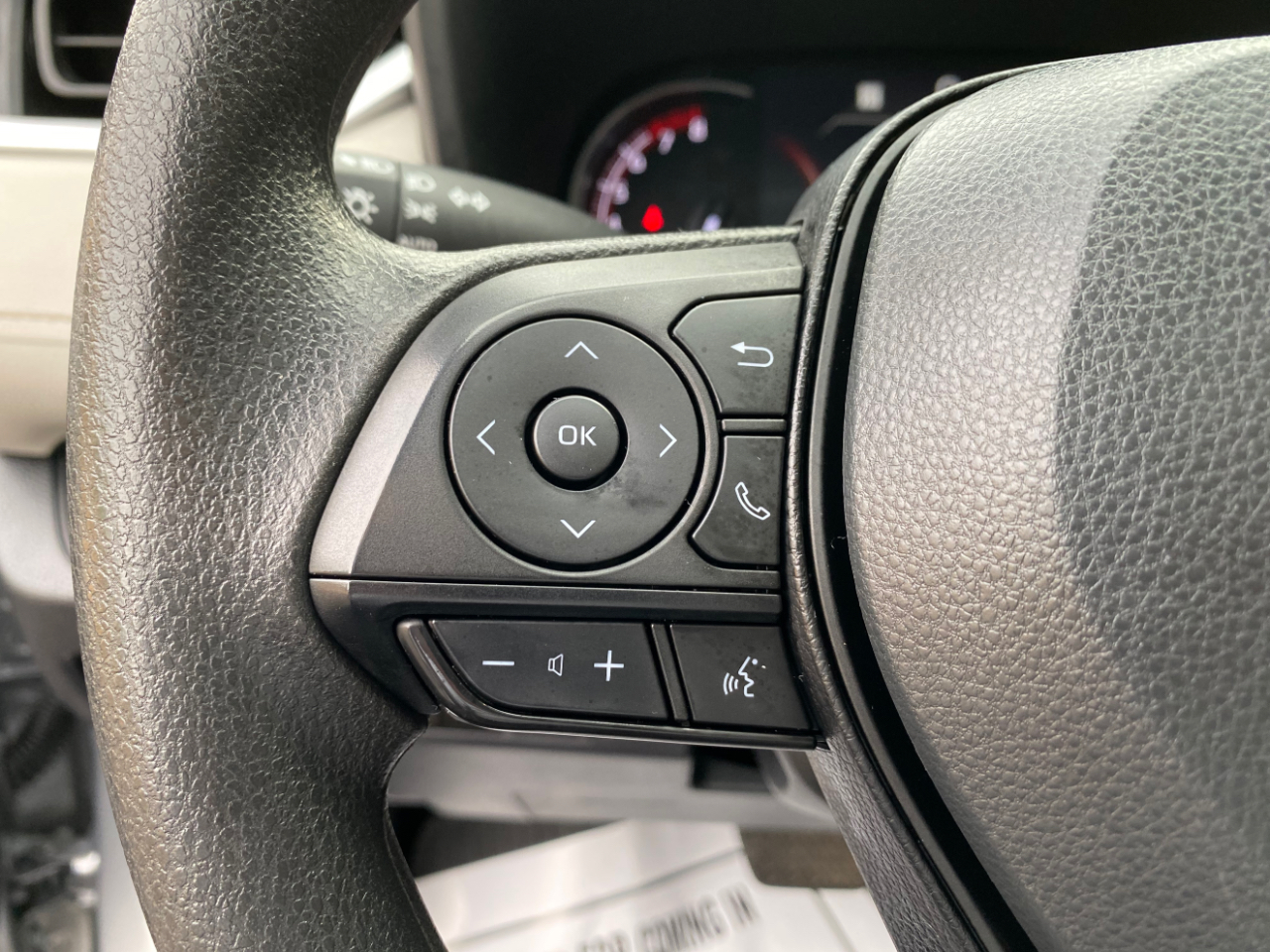 Toyota RAV4 XLE FWD (Natl) 2024