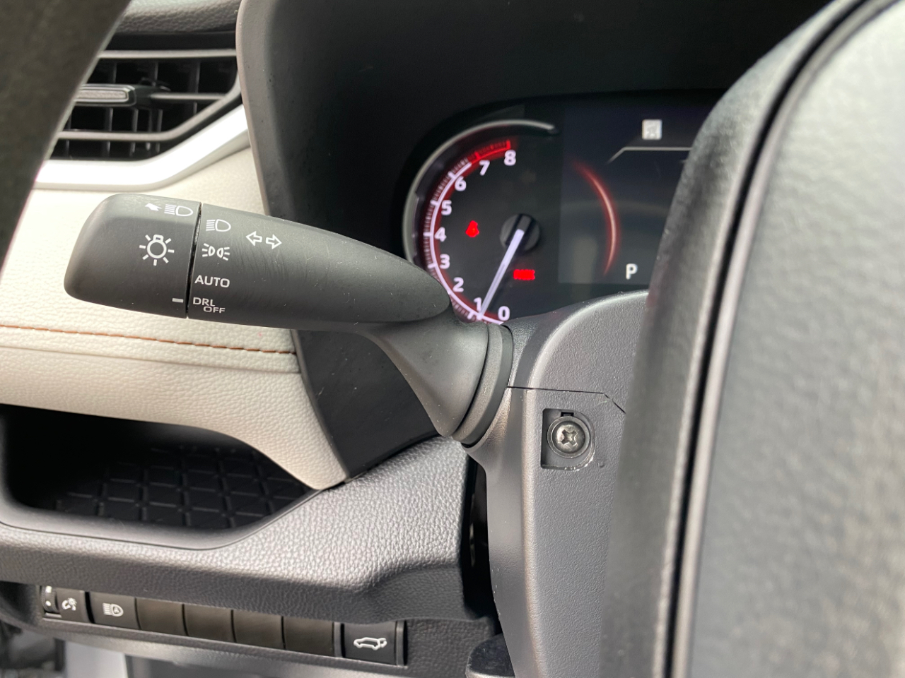 Toyota RAV4 XLE FWD (Natl) 2024