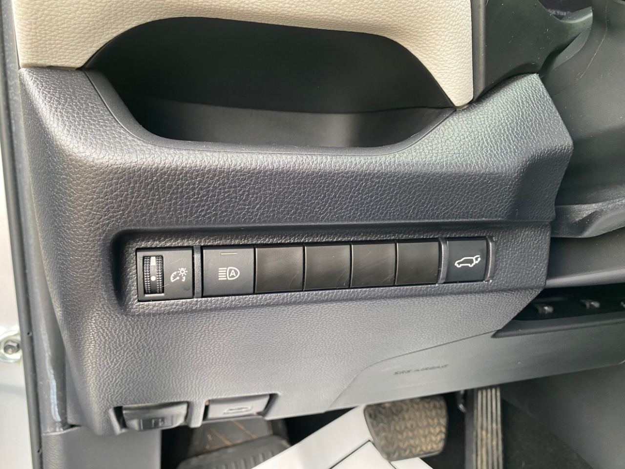 Toyota RAV4 XLE FWD (Natl) 2024