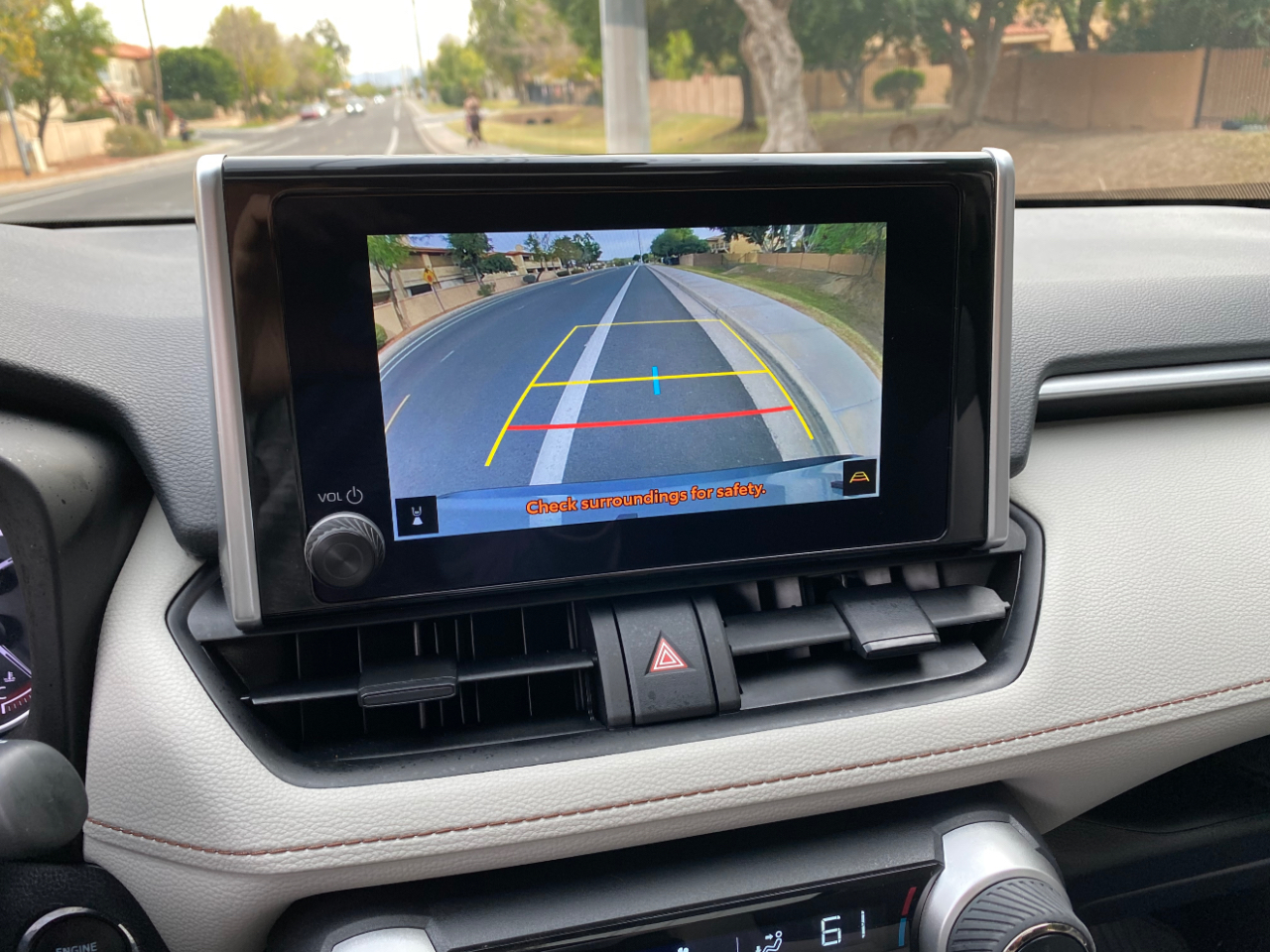 Toyota RAV4 XLE FWD (Natl) 2024