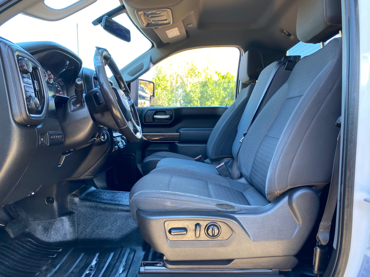 Chevrolet Silverado 2500HD 4WD Reg Cab 142" LT 2022