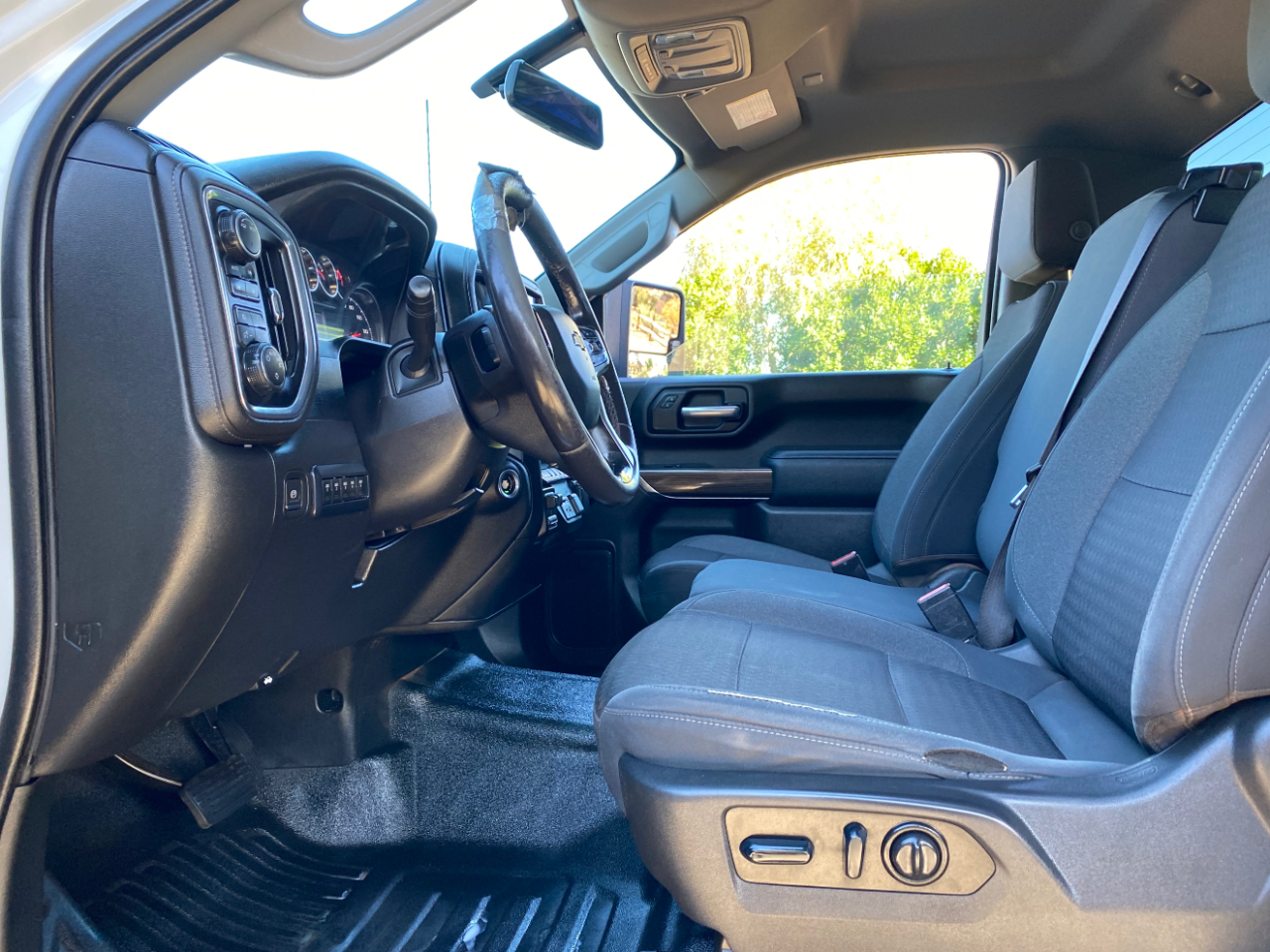 Chevrolet Silverado 2500HD 4WD Reg Cab 142" LT 2022