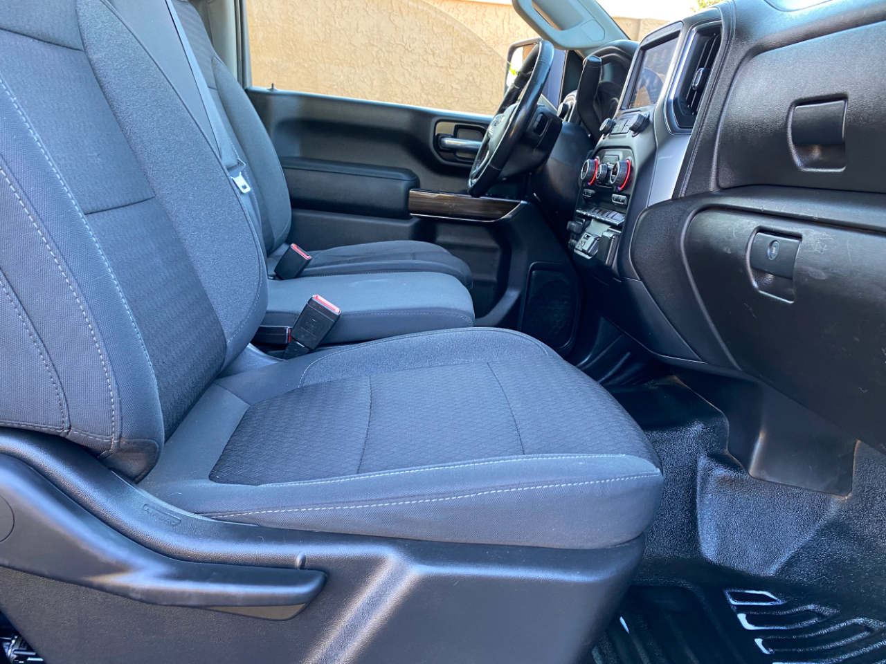 Chevrolet Silverado 2500HD 4WD Reg Cab 142" LT 2022