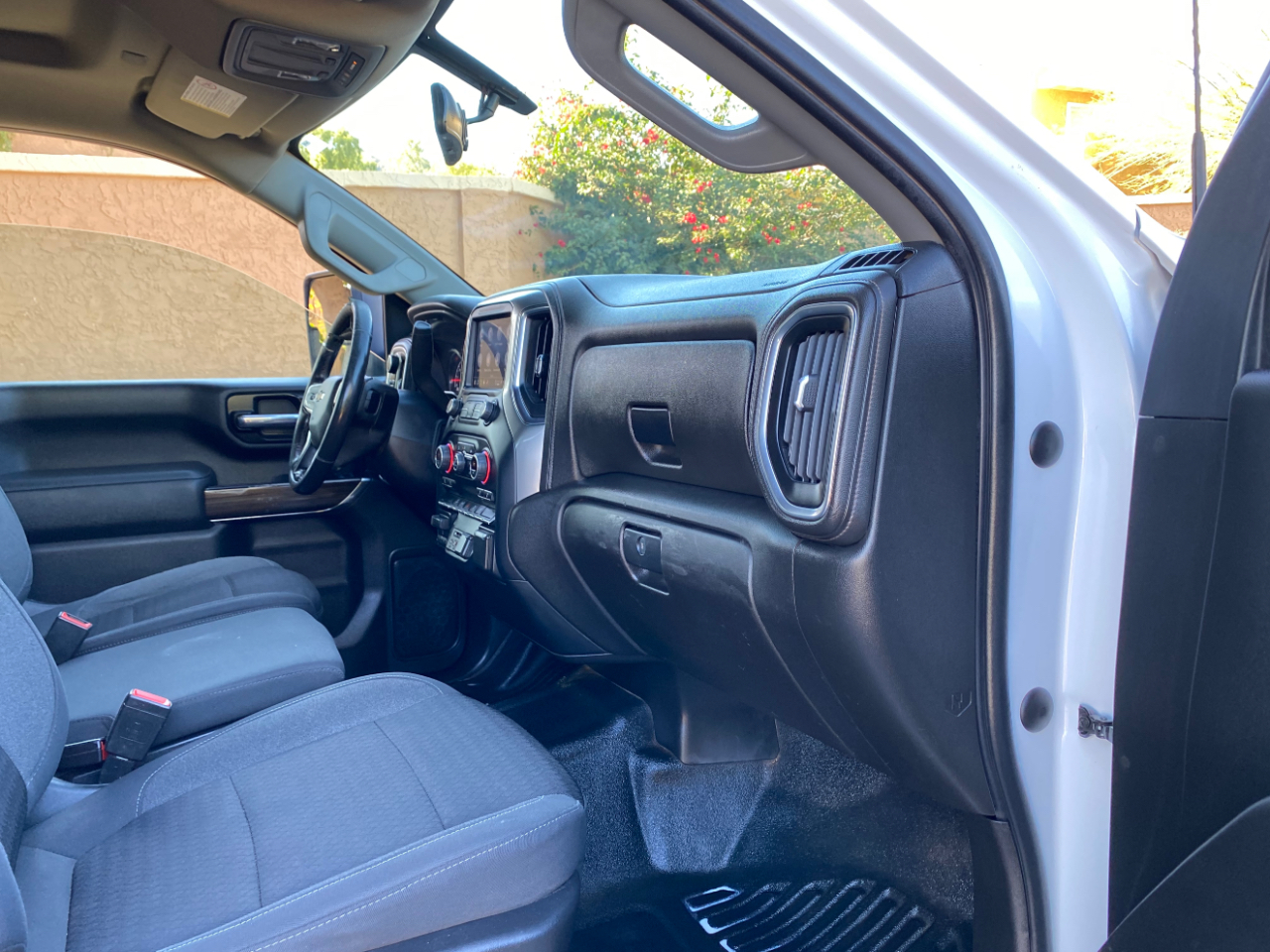 Chevrolet Silverado 2500HD 4WD Reg Cab 142" LT 2022