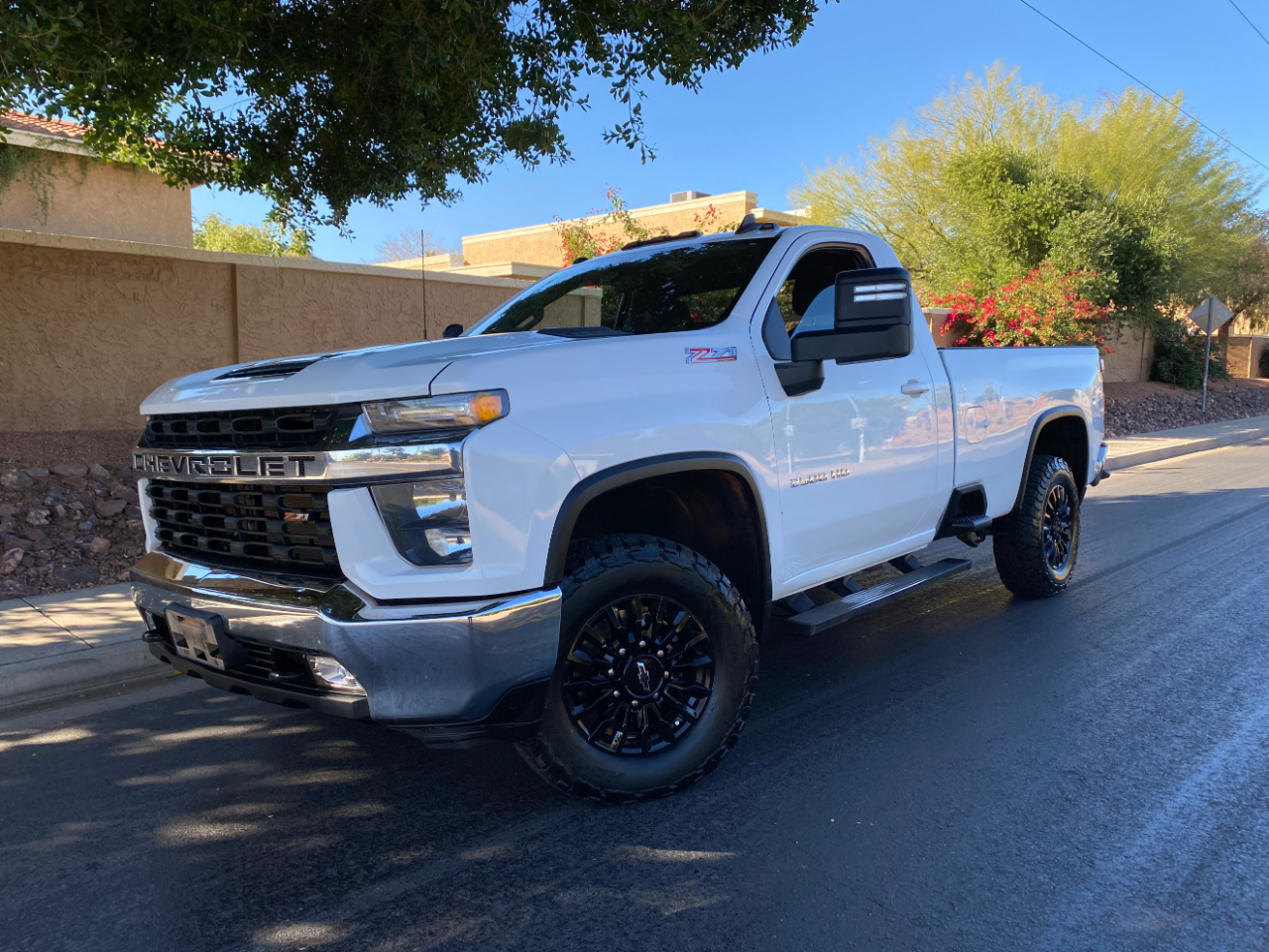 Chevrolet Silverado 2500HD 4WD Reg Cab 142" LT 2022