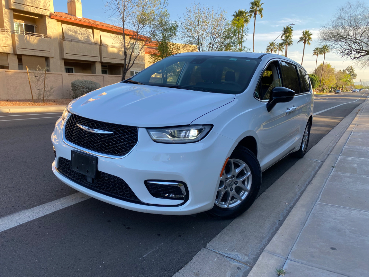 Chrysler Pacifica Touring L FWD 2024