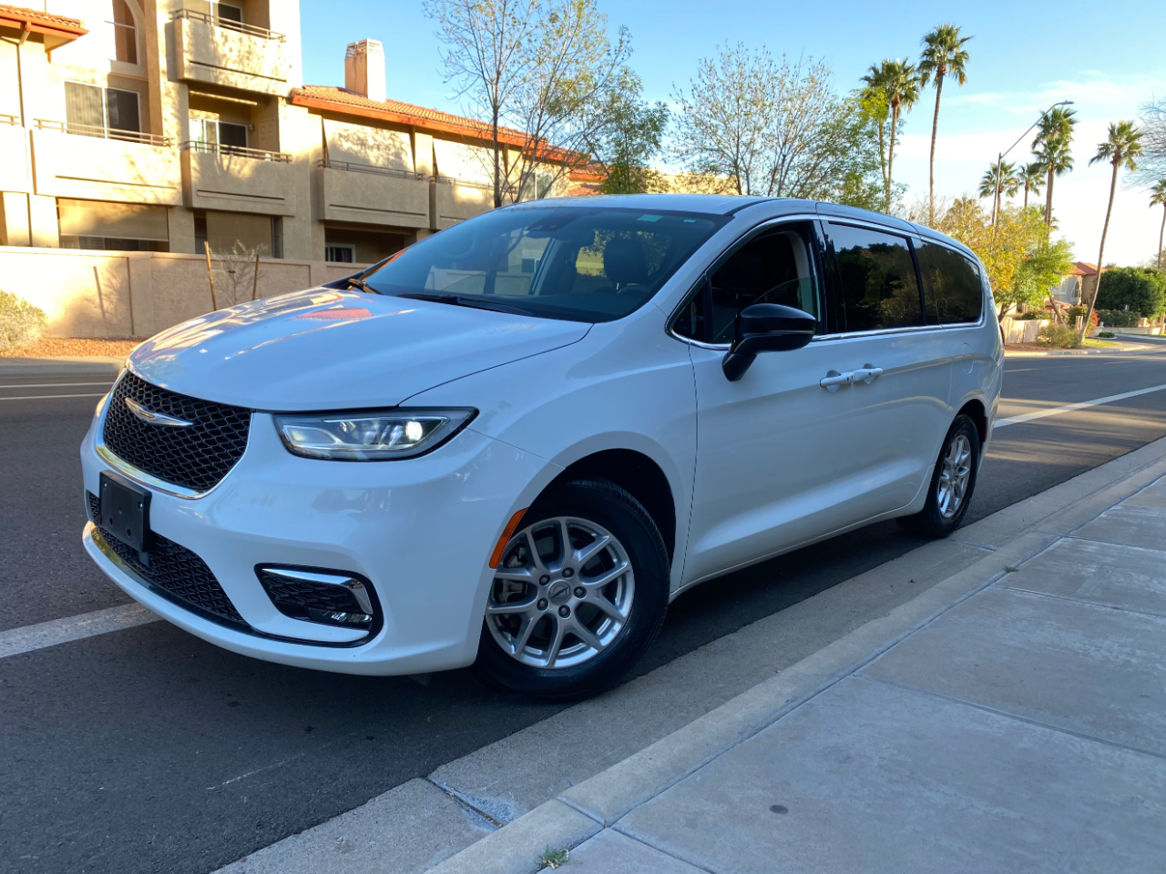 Chrysler Pacifica Touring L FWD 2024