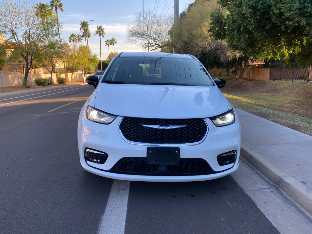 Chrysler Pacifica Touring L FWD 2024