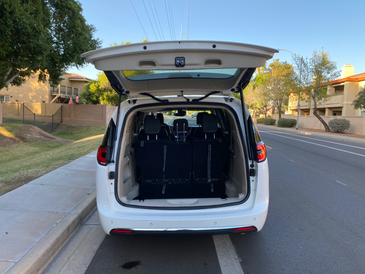 Chrysler Pacifica Touring L FWD 2024