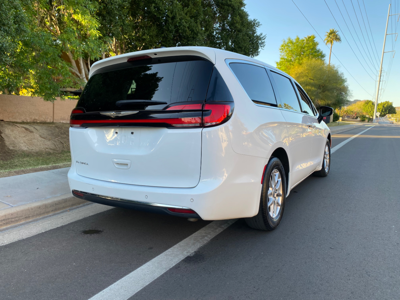 Chrysler Pacifica Touring L FWD 2024