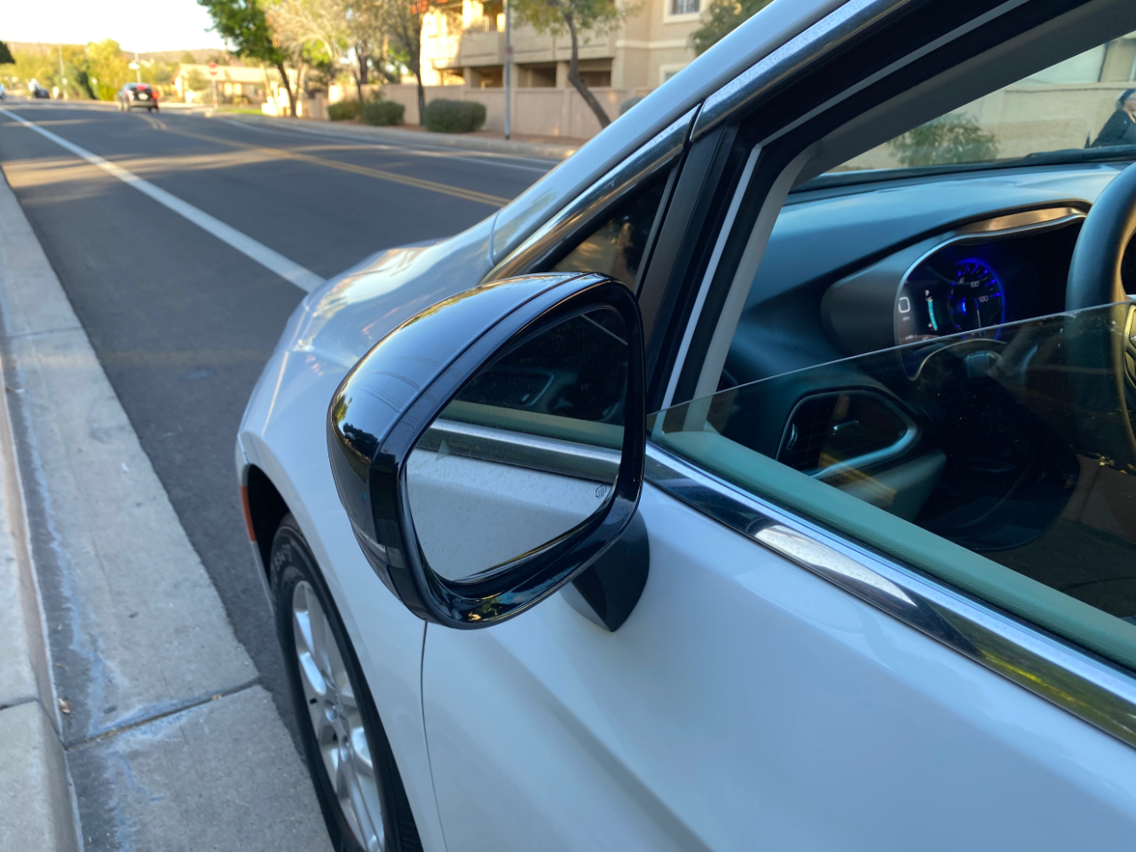 Chrysler Pacifica Touring L FWD 2024