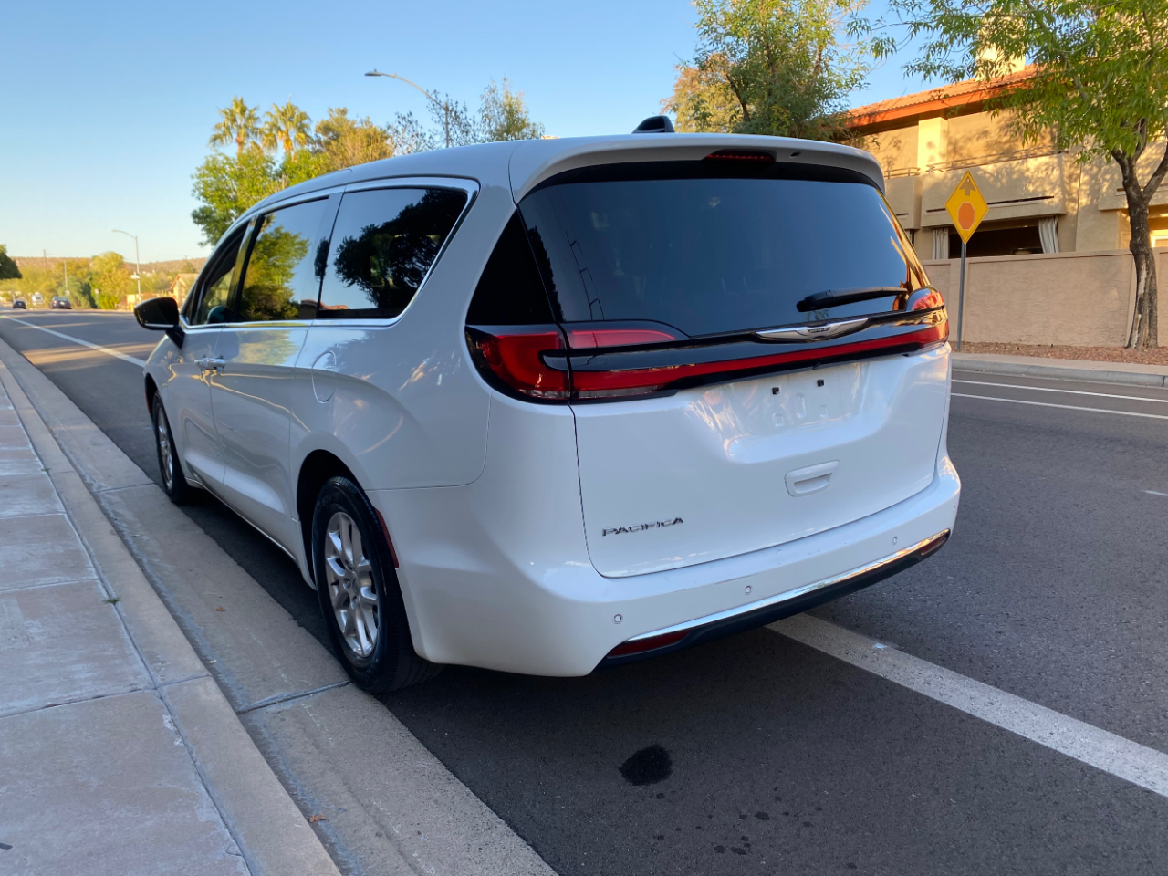 Chrysler Pacifica Touring L FWD 2024