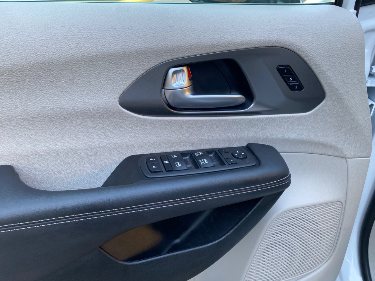 Chrysler Pacifica Touring L FWD 2024