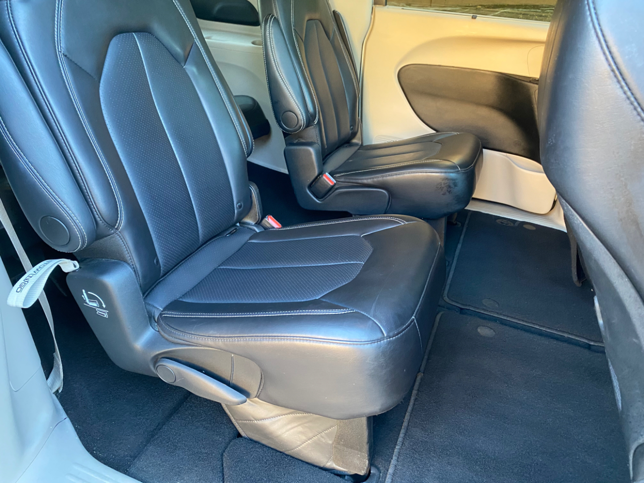 Chrysler Pacifica Touring L FWD 2024