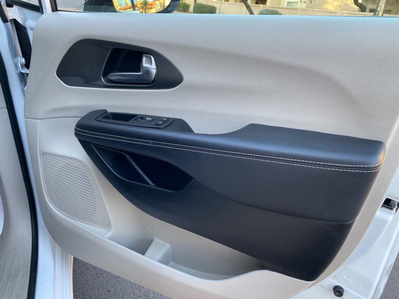 Chrysler Pacifica Touring L FWD 2024