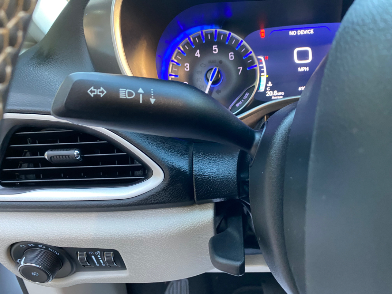 Chrysler Pacifica Touring L FWD 2024