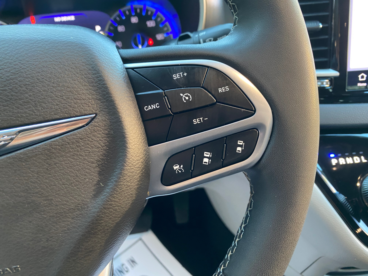 Chrysler Pacifica Touring L FWD 2024