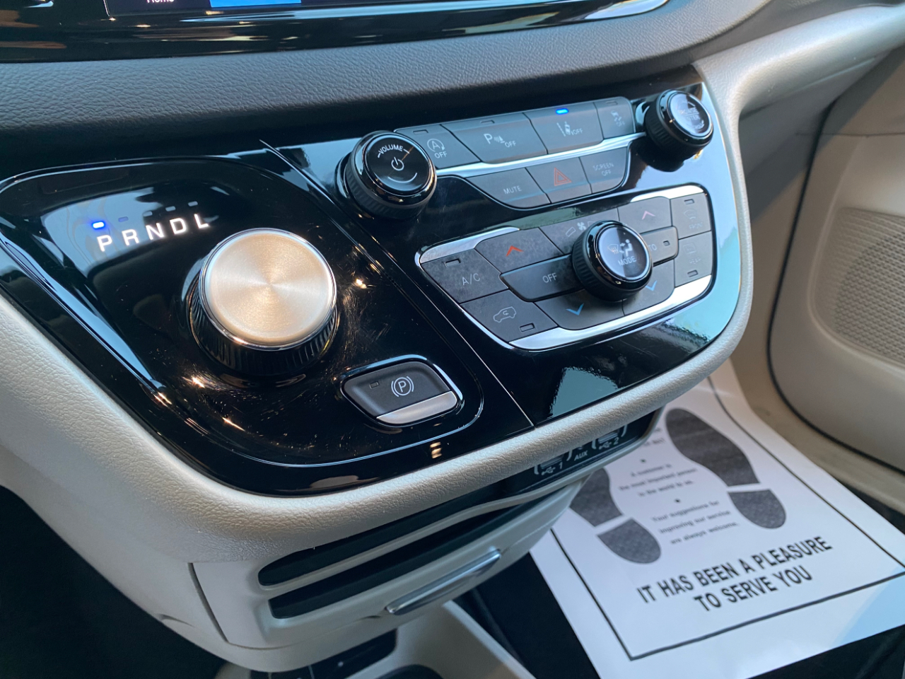 Chrysler Pacifica Touring L FWD 2024