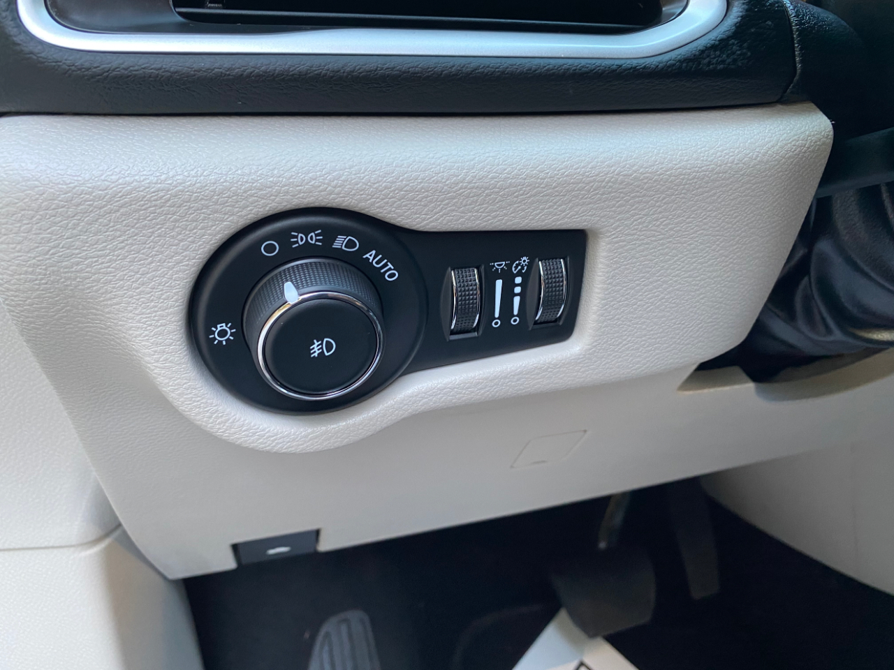 Chrysler Pacifica Touring L FWD 2024