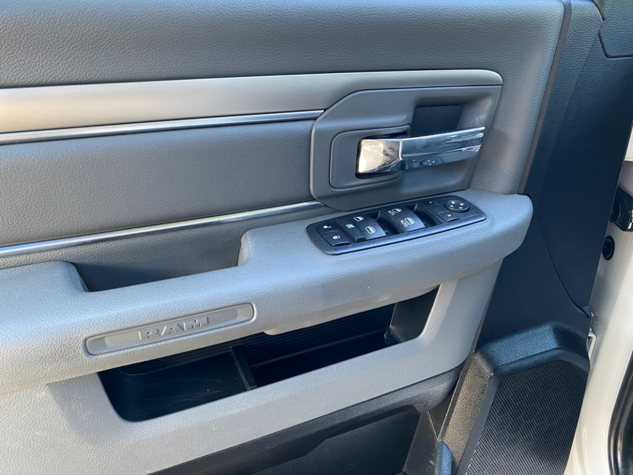 RAM 1500 Classic Warlock 4x2 Quad Cab 6'4" Box 2020