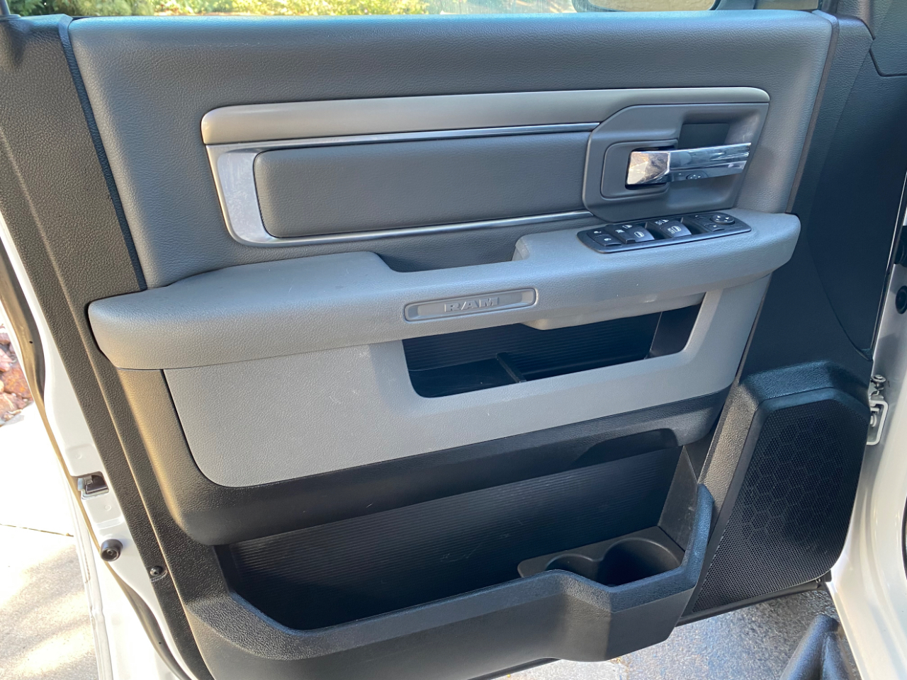 RAM 1500 Classic Warlock 4x2 Quad Cab 6'4" Box 2020