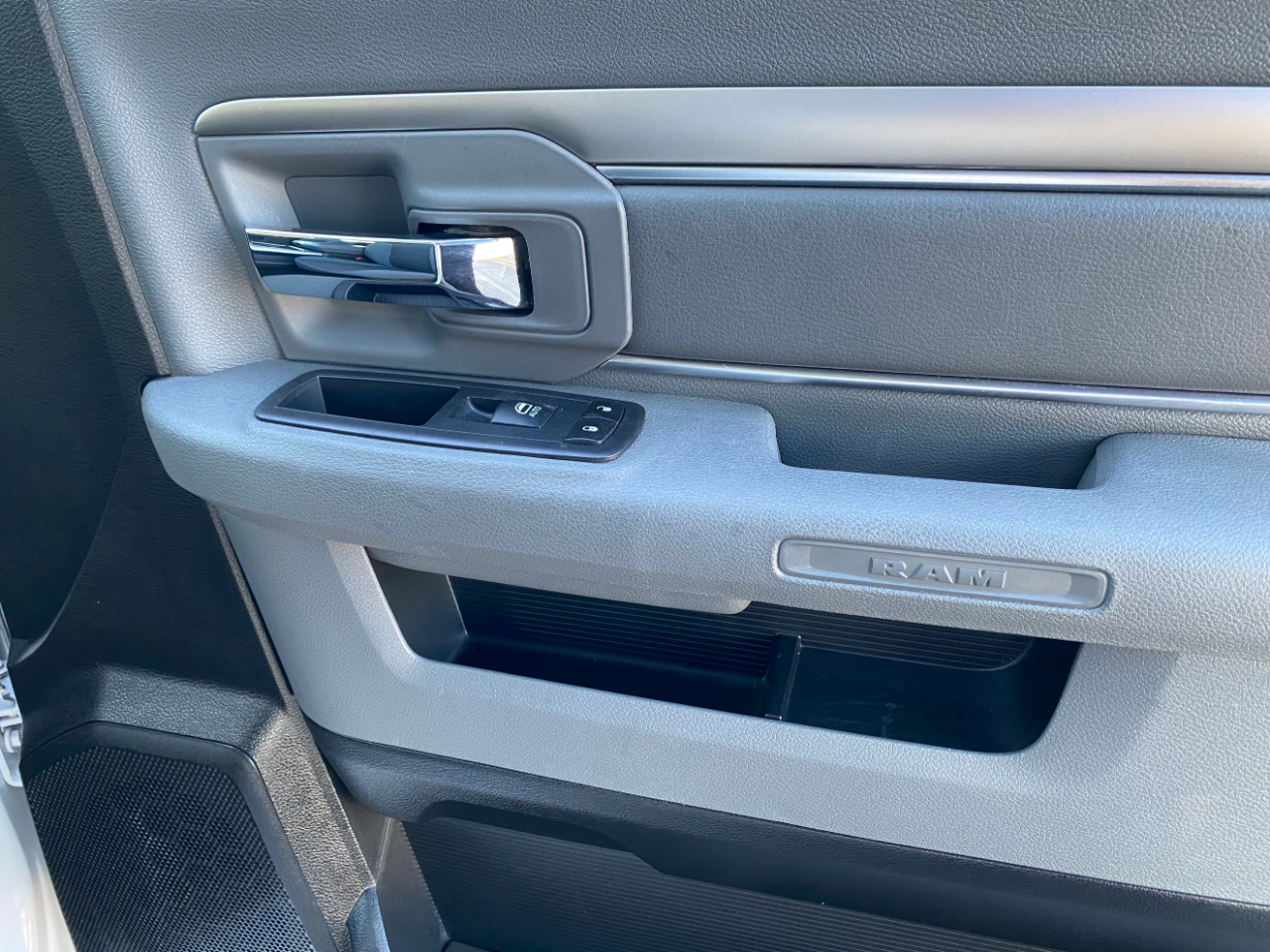 RAM 1500 Classic Warlock 4x2 Quad Cab 6'4" Box 2020