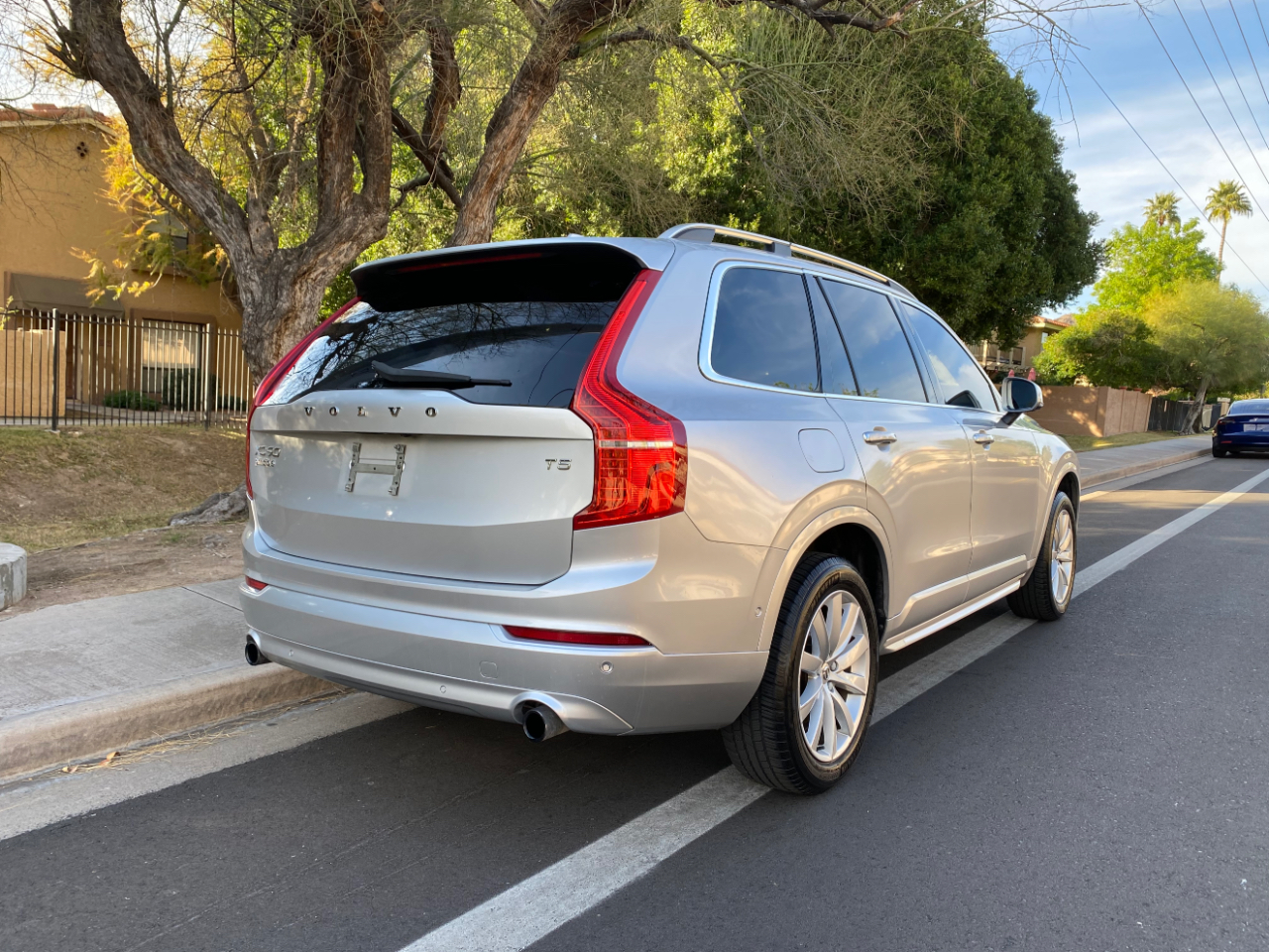 Volvo XC90 T5 FWD 7-Passenger Momentum 2018
