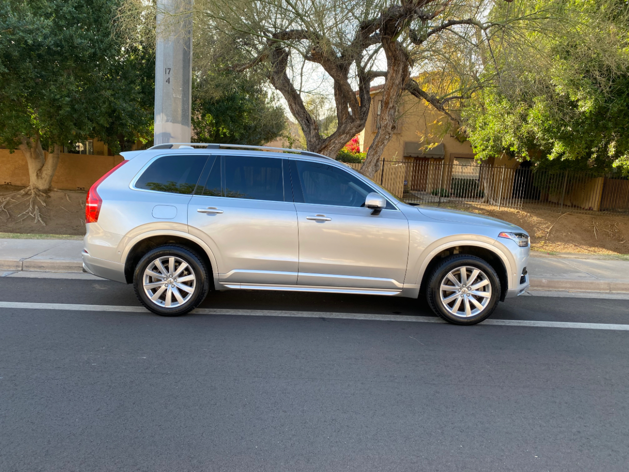 Volvo XC90 T5 FWD 7-Passenger Momentum 2018