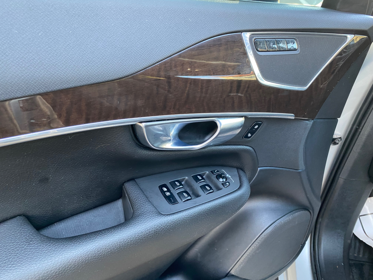 Volvo XC90 T5 FWD 7-Passenger Momentum 2018