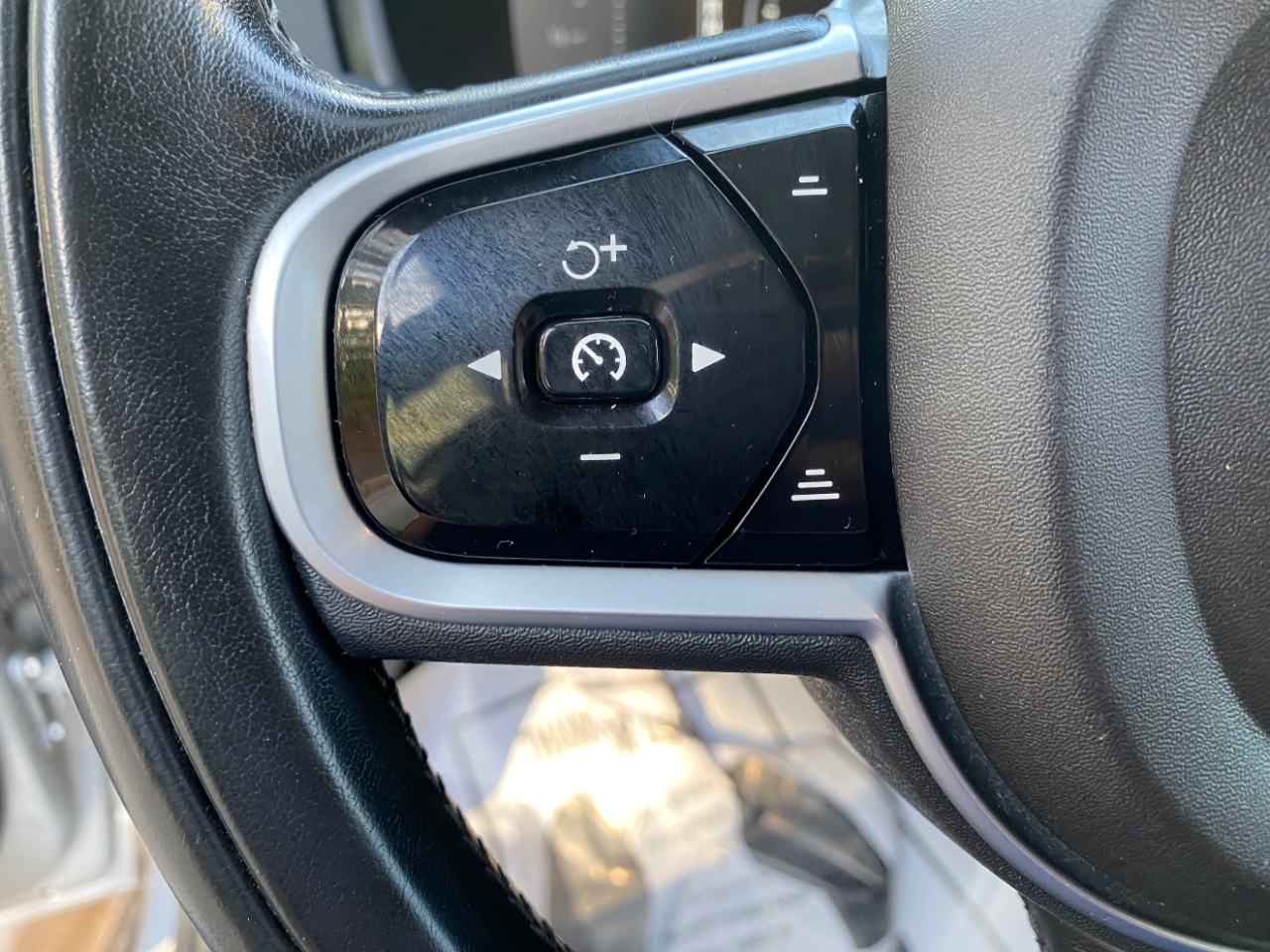 Volvo XC90 T5 FWD 7-Passenger Momentum 2018