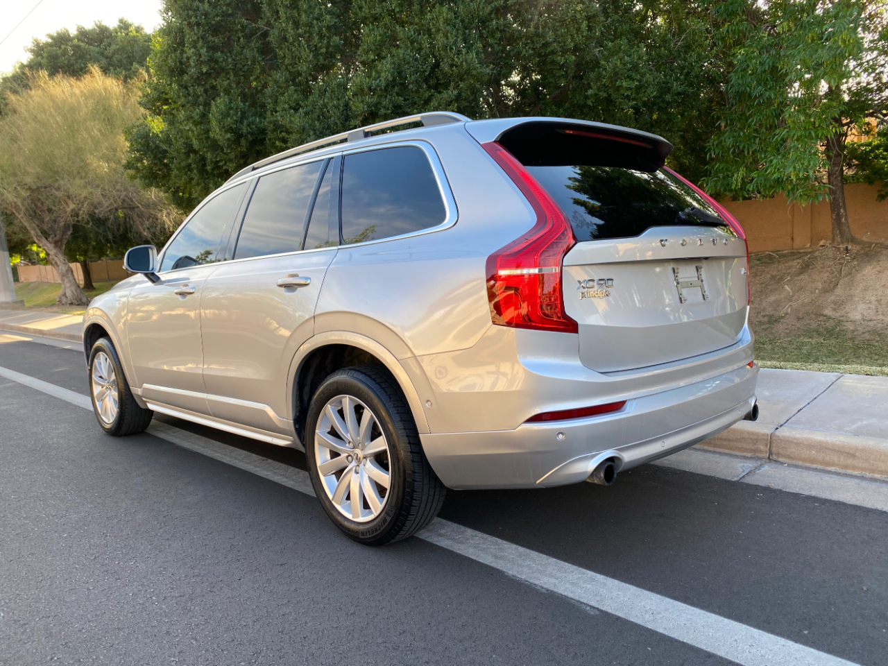 Volvo XC90 T5 FWD 7-Passenger Momentum 2018