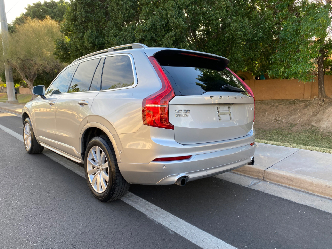 Volvo XC90 T5 FWD 7-Passenger Momentum 2018