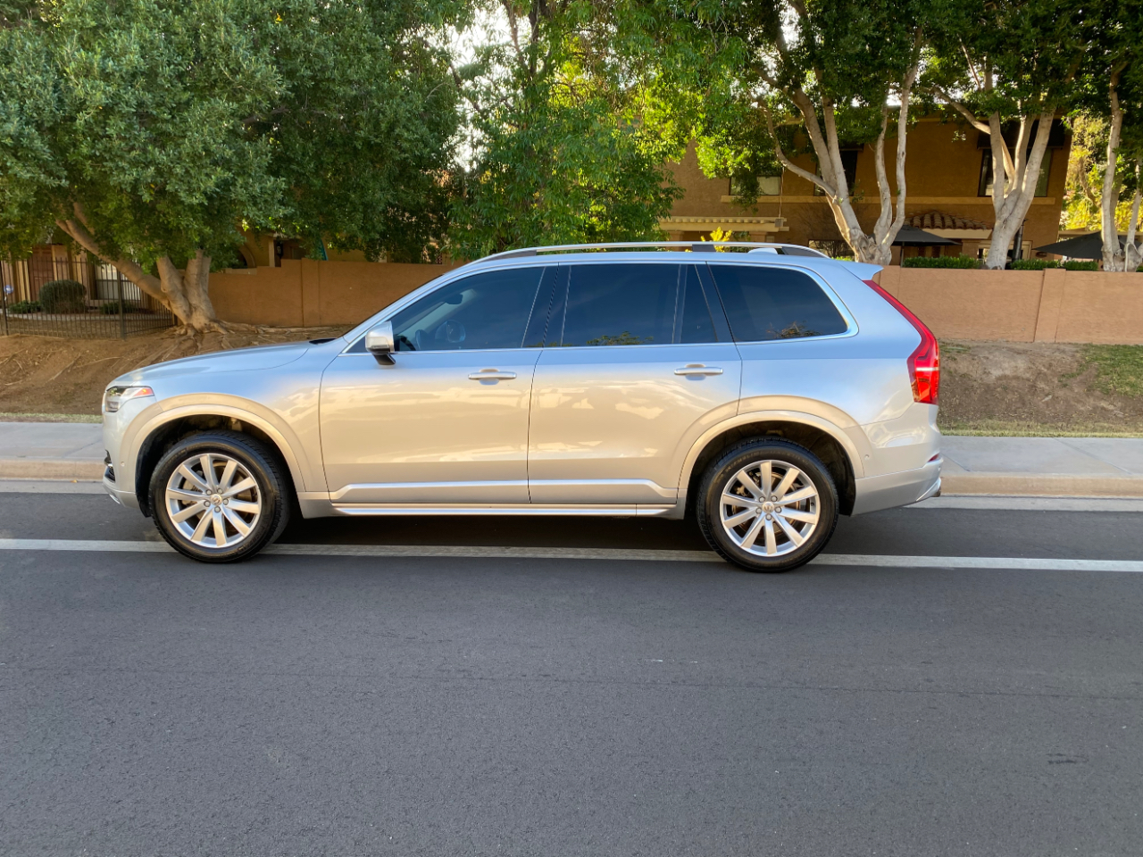 Volvo XC90 T5 FWD 7-Passenger Momentum 2018