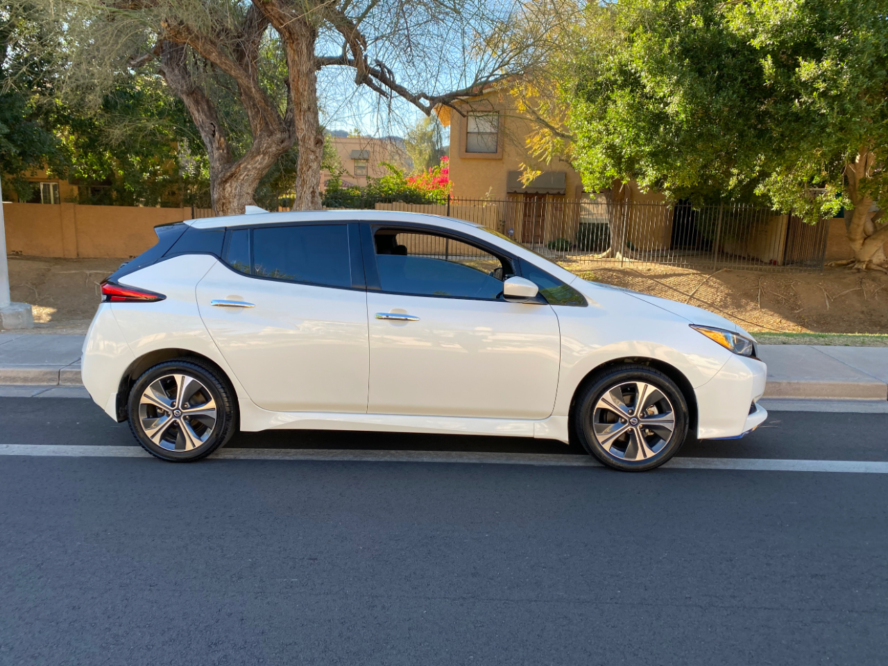 Nissan Leaf SV PLUS Hatchback 2021