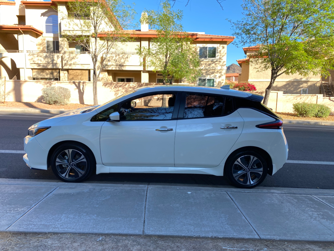 Nissan Leaf SV PLUS Hatchback 2021