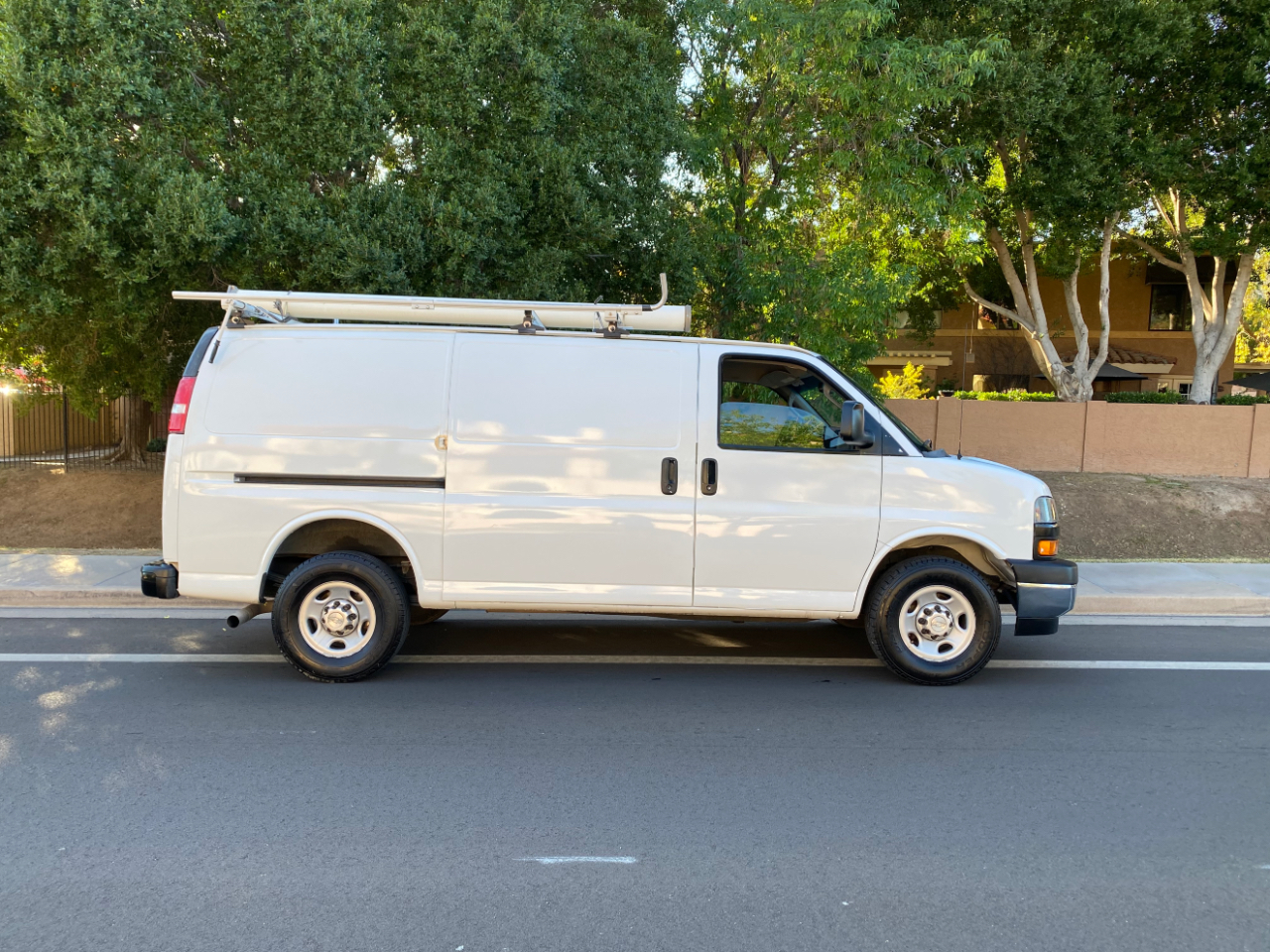 Chevrolet Express Cargo Van RWD 2500 135" 2020