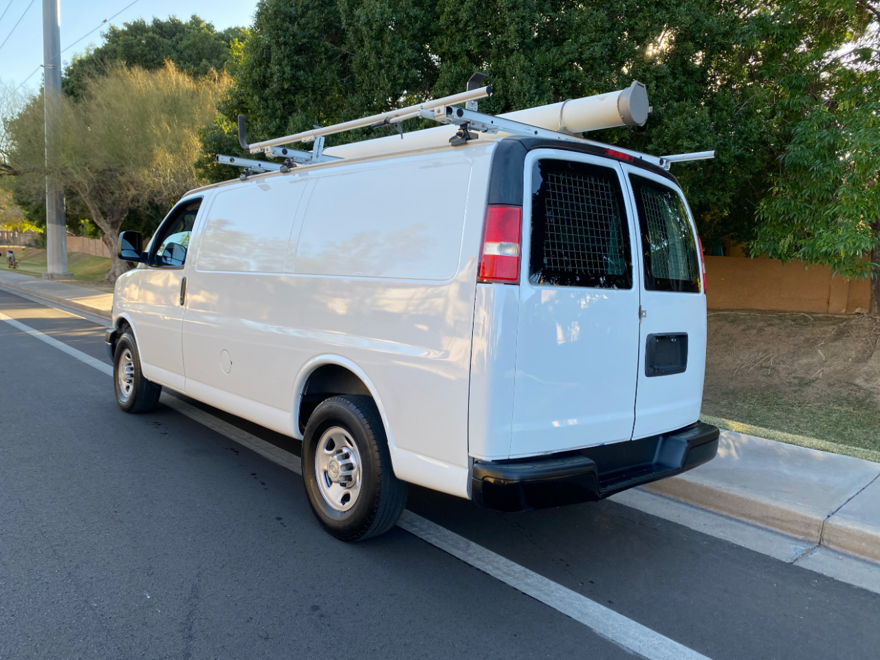 Chevrolet Express Cargo Van RWD 2500 135" 2020