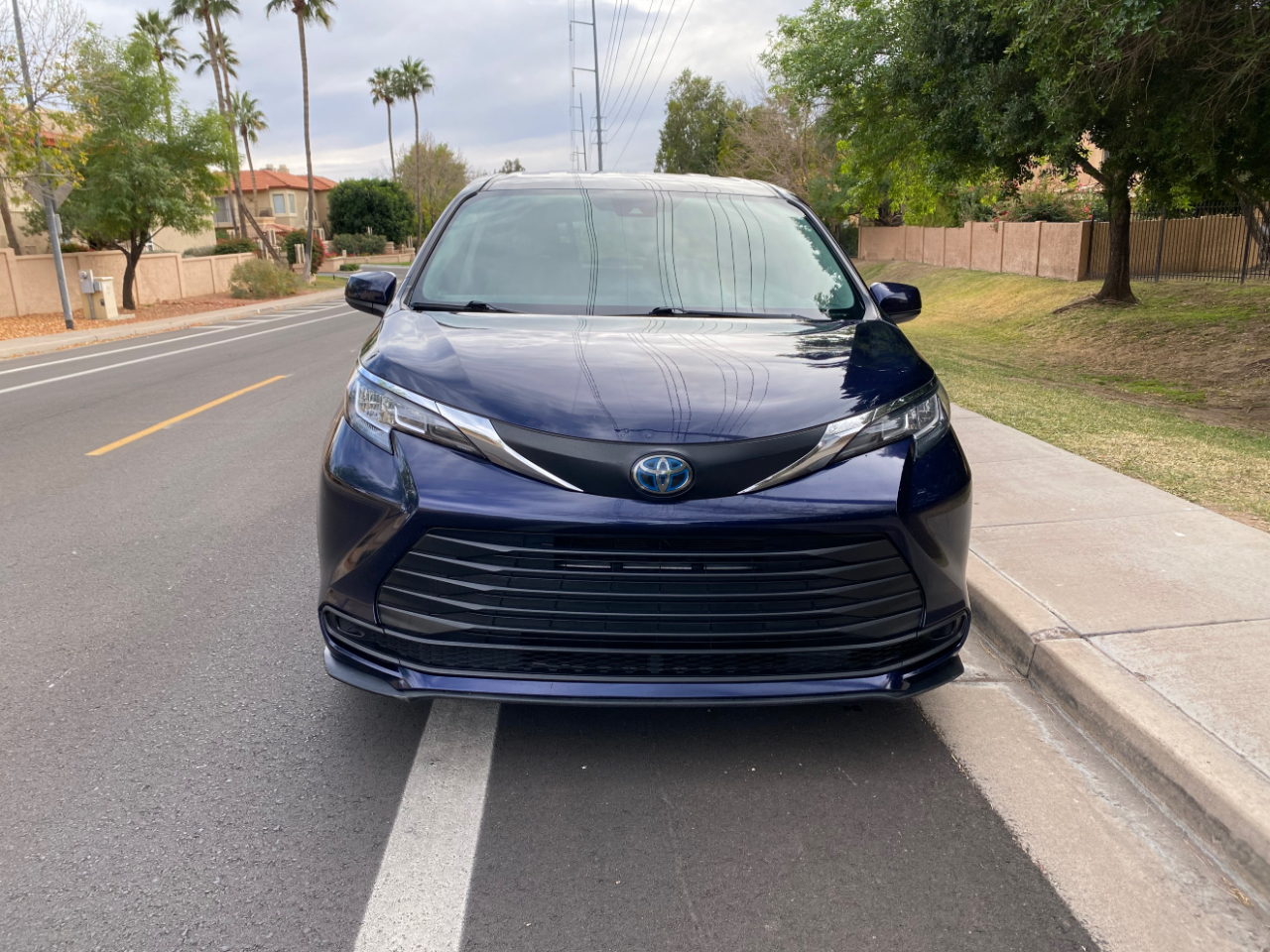 Toyota Sienna LE FWD 8-Passenger (Natl) 2021