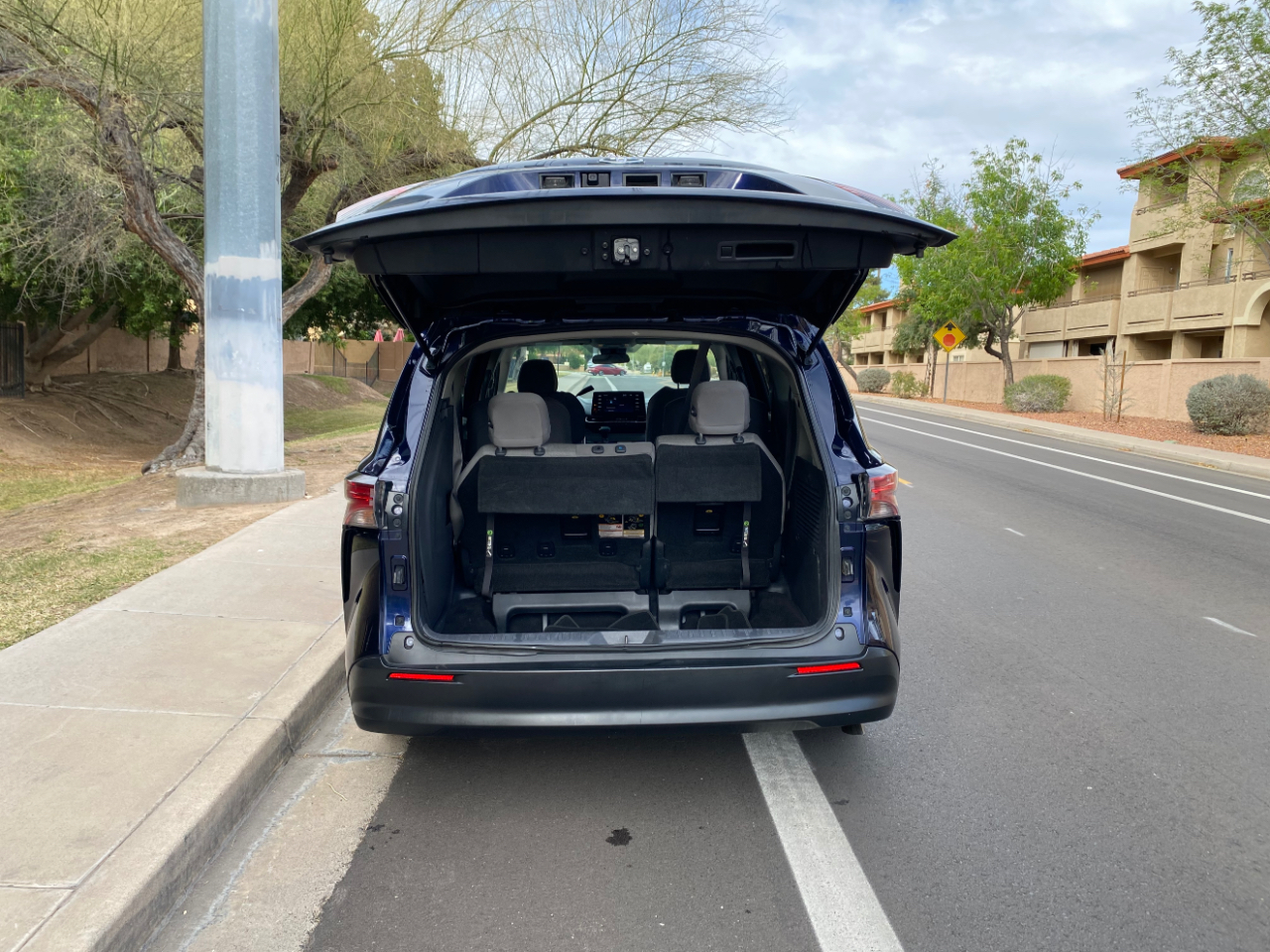 Toyota Sienna LE FWD 8-Passenger (Natl) 2021