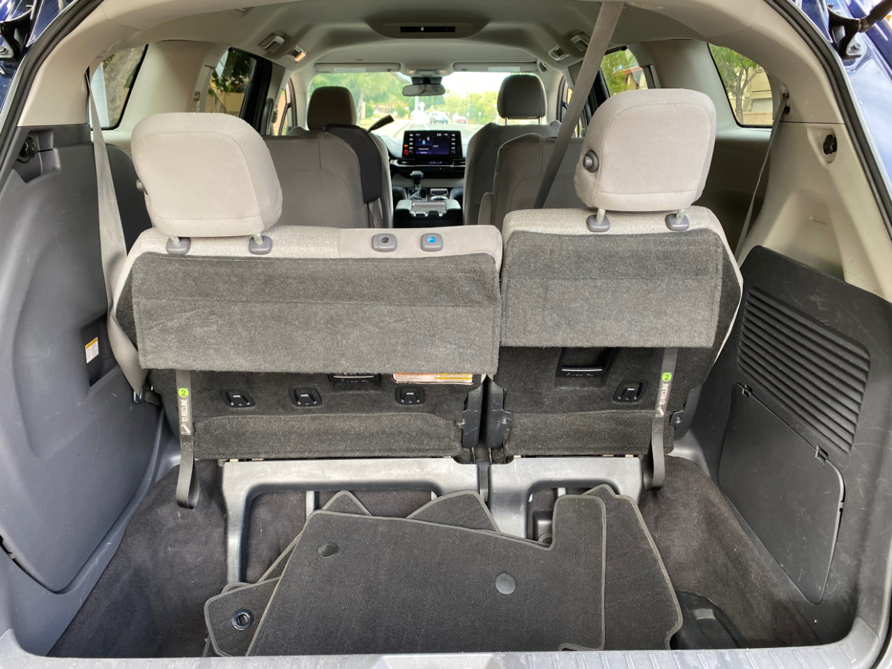 Toyota Sienna LE FWD 8-Passenger (Natl) 2021