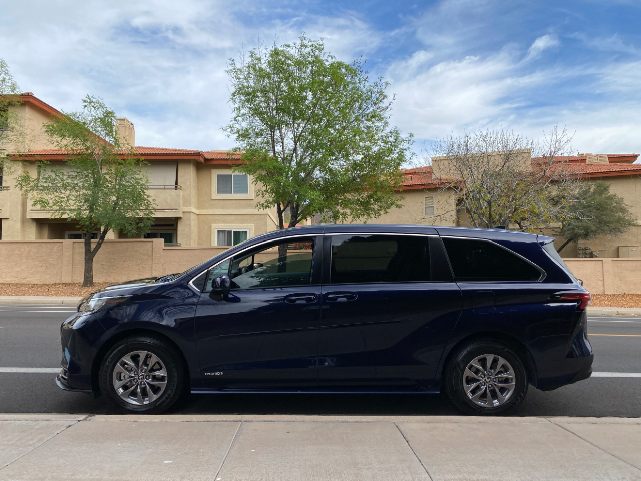 Toyota Sienna LE FWD 8-Passenger (Natl) 2021