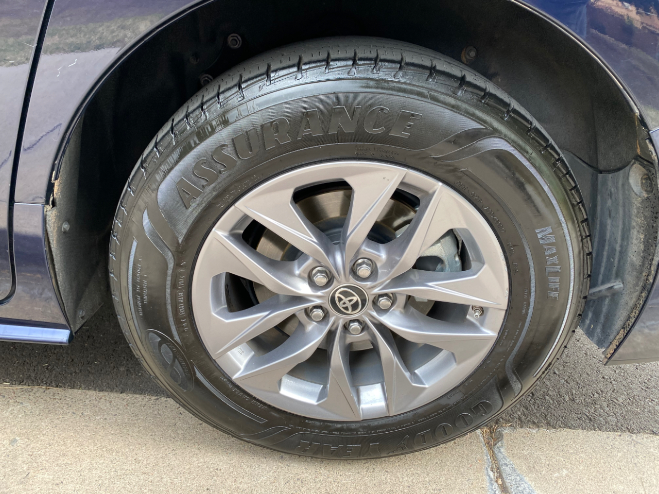 Toyota Sienna LE FWD 8-Passenger (Natl) 2021