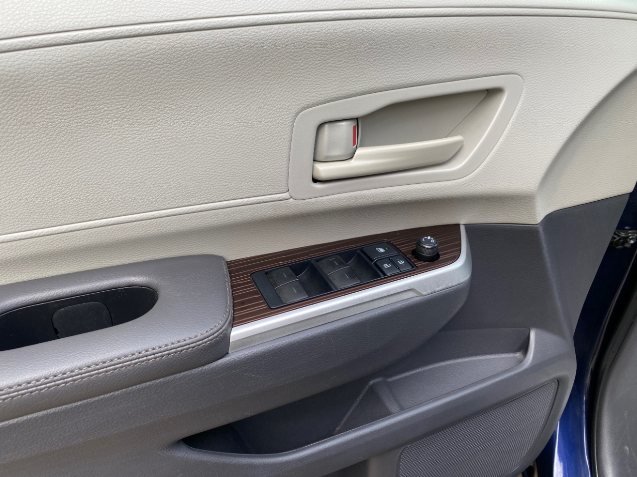 Toyota Sienna LE FWD 8-Passenger (Natl) 2021