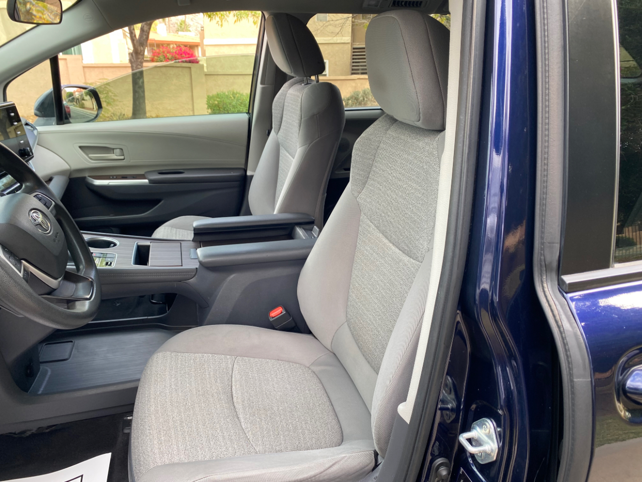 Toyota Sienna LE FWD 8-Passenger (Natl) 2021