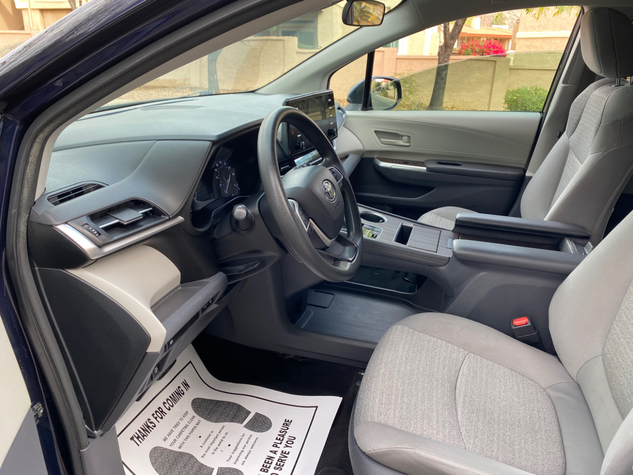 Toyota Sienna LE FWD 8-Passenger (Natl) 2021