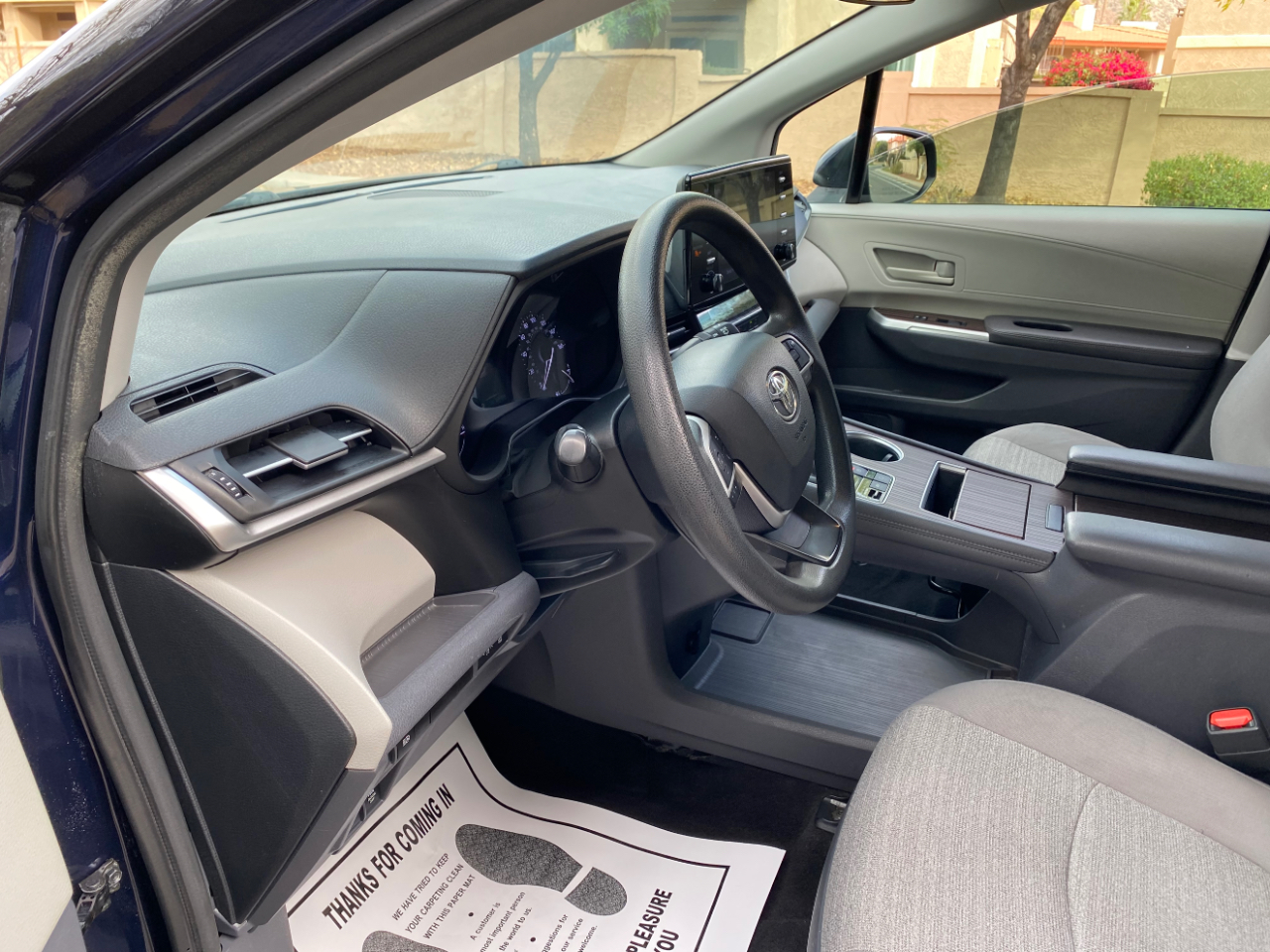 Toyota Sienna LE FWD 8-Passenger (Natl) 2021